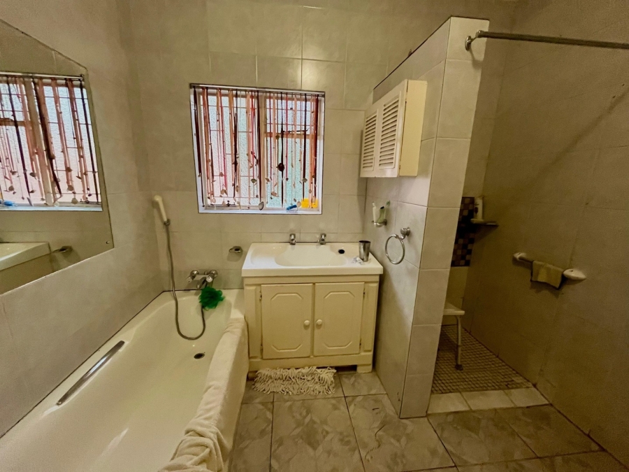 5 Bedroom Property for Sale in Protea Park North West